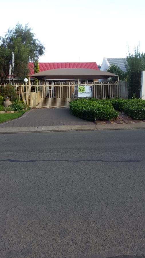 Schnehage Self Catering Lägenhet Bloemfontein Exteriör bild