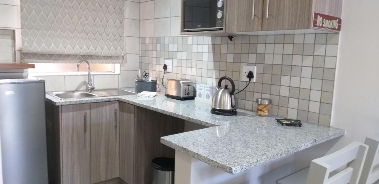 Schnehage Self Catering Lägenhet Bloemfontein Exteriör bild