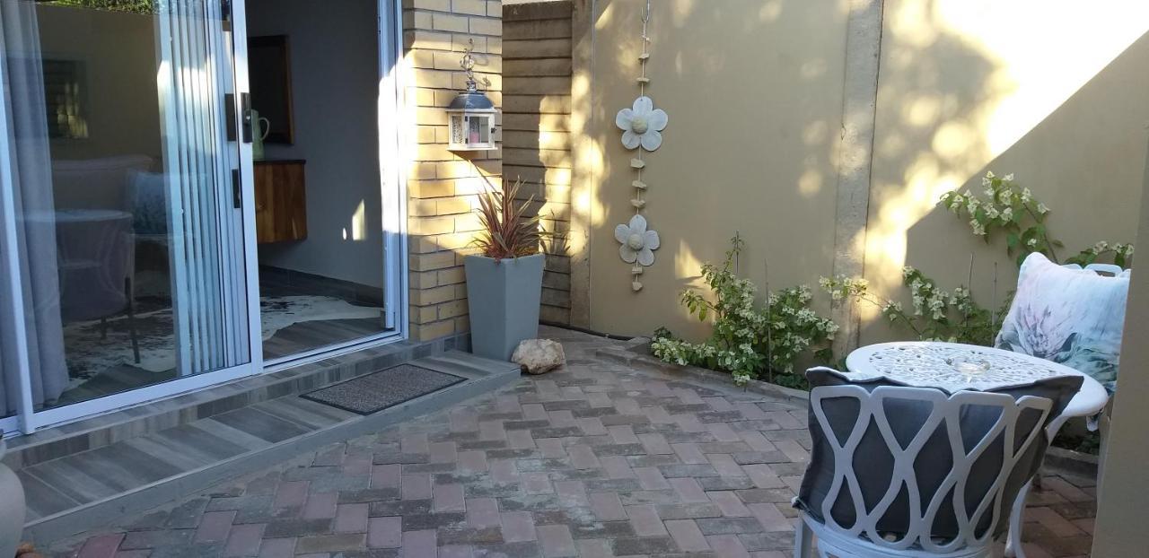 Schnehage Self Catering Lägenhet Bloemfontein Exteriör bild